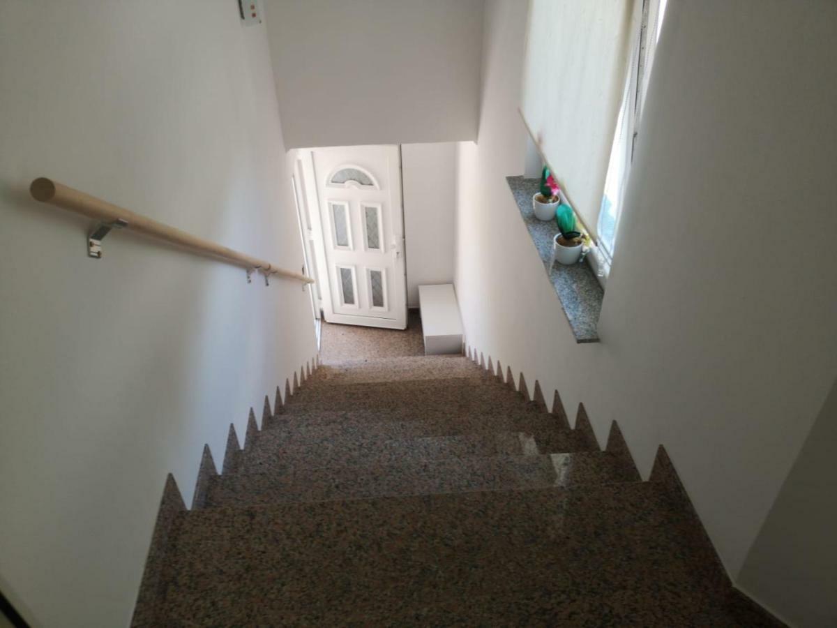 Odisey Postojna Exterior foto